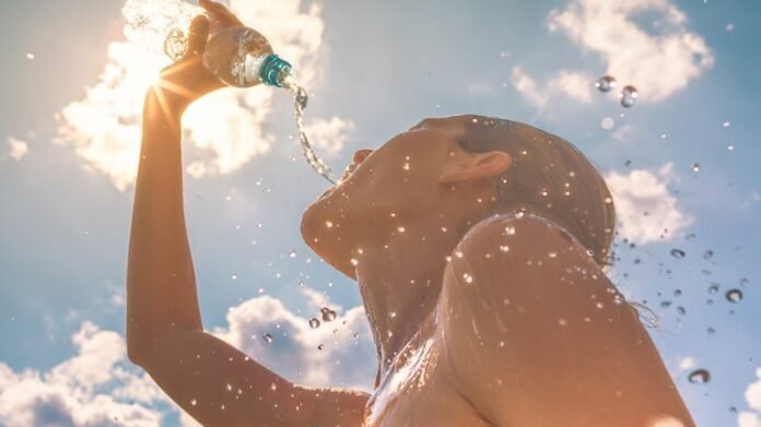 ocho-consejos-de-especialistas-para-protegerte-del-calor-extremo-foto-adobestock-TPKHKMWMLZC3BIYYILFDT7FMN4